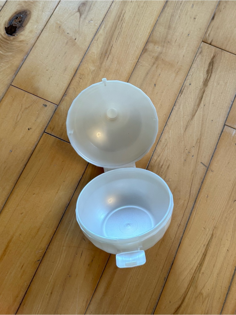 Tupperware Onion Keeper - Picture 2 of 3
